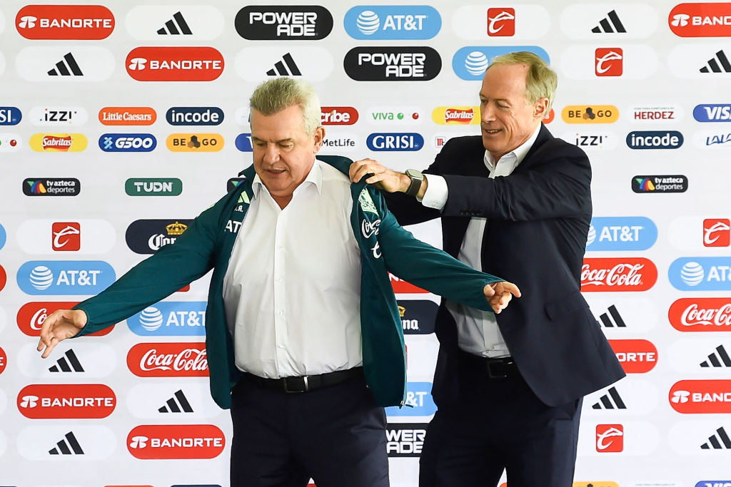TOPSHOT-FBL-MEXICO-PRESSER-AGUIRRE