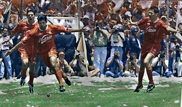 Paraguayan Jose Saturnino Cardozo celebrates after
