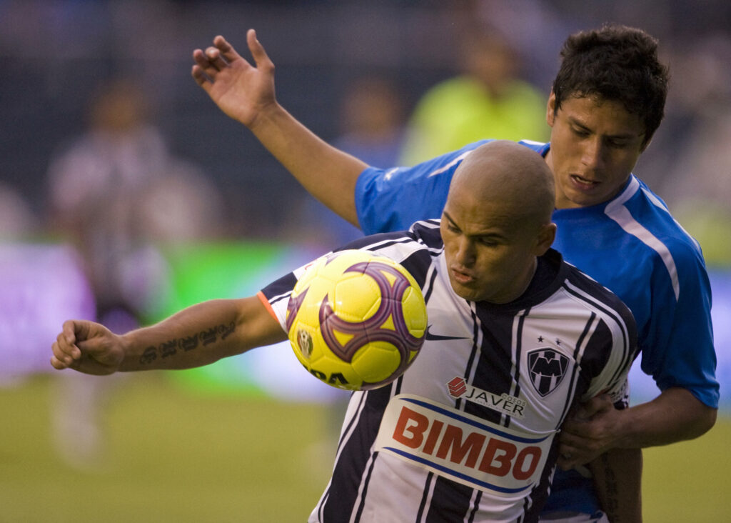 Humberto Suazo (L) of Monterrey vies for