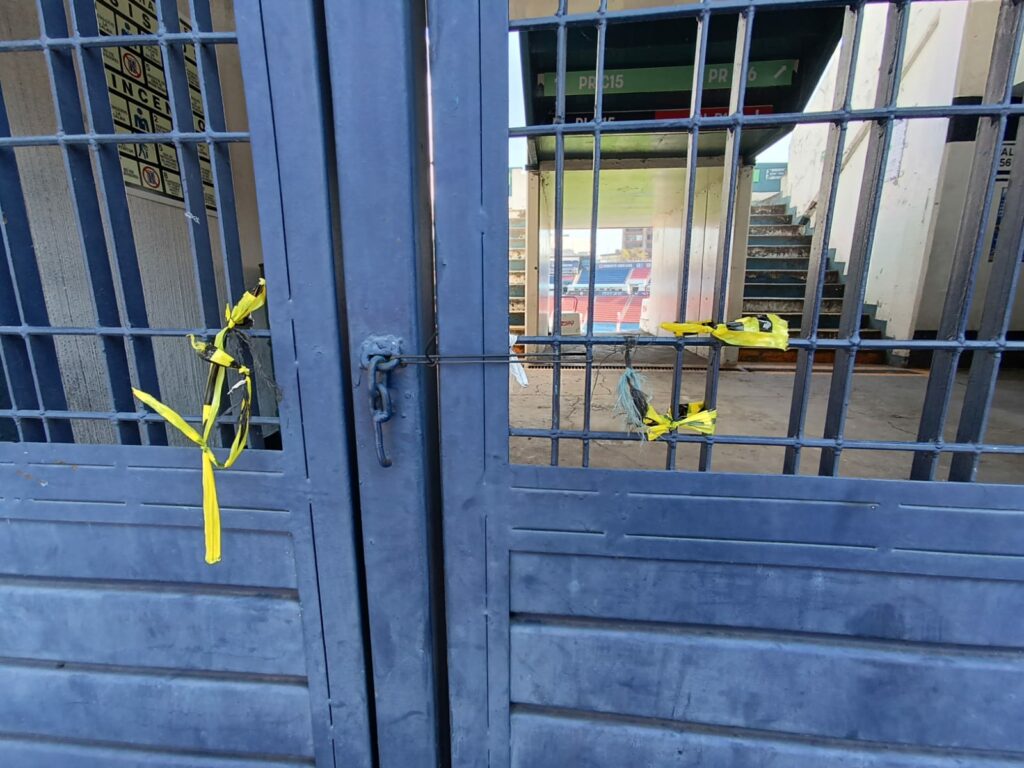 Las cintas de clausura del Estadio de la Ciudad de los Deportes ya sólo son una anécdota