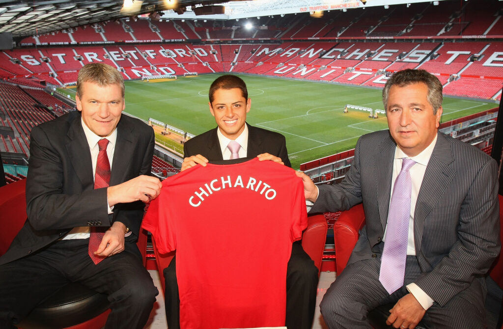 Manchester United announce agreement to sign Javier Hernandez