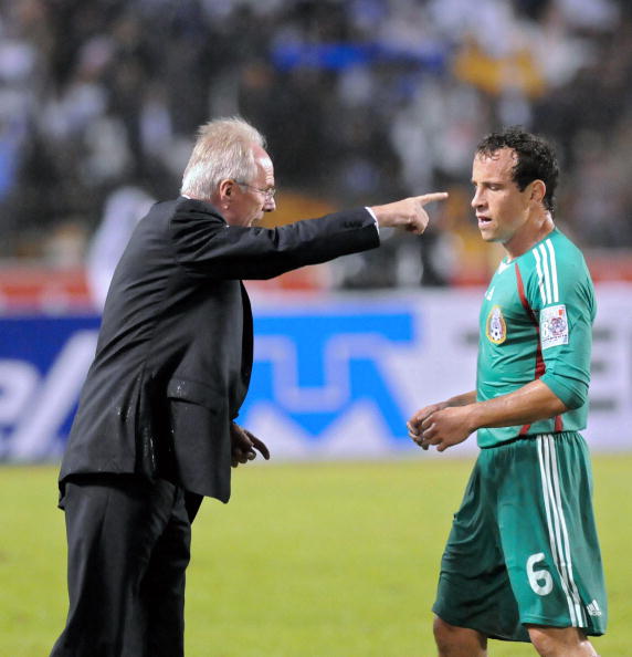 Mexico's coach Sven Goran Ericcson (L) g