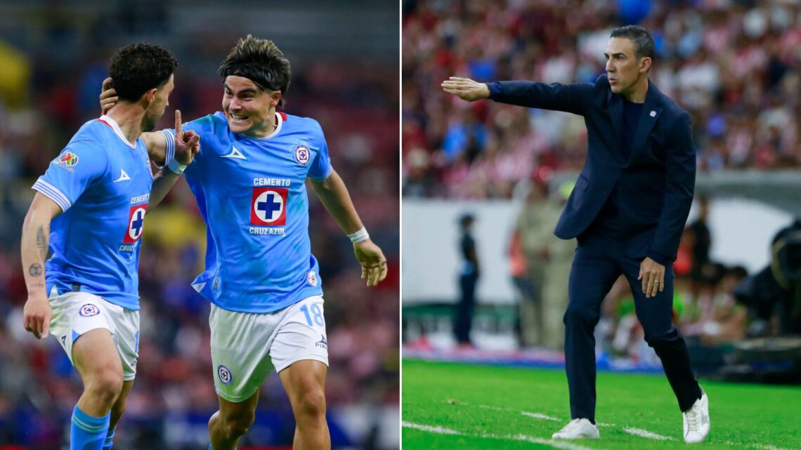 Vicente Sanchez head coach of Cruz Azul gives instructions during the 13th round match between Chivas and Cruz Azul as part of the Torneo Clausura ...