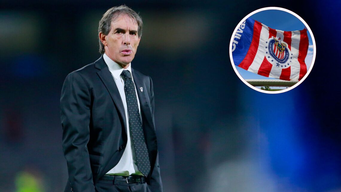 Head coach Guillermo Almada of Pachuca looks on prior to the 6th round match between Cruz Azul and Pachuca as part of the Torneo Clausura 2025 Liga...