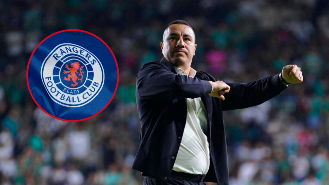 In the main image, Efraín Juárez, coach of Pumas UNAM. In the circle, the crest of Scotland's Rangers FC.