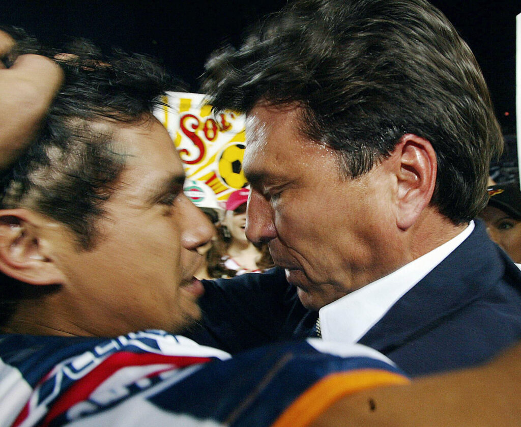 Jesus Arellano, captain of Monterrey (L)