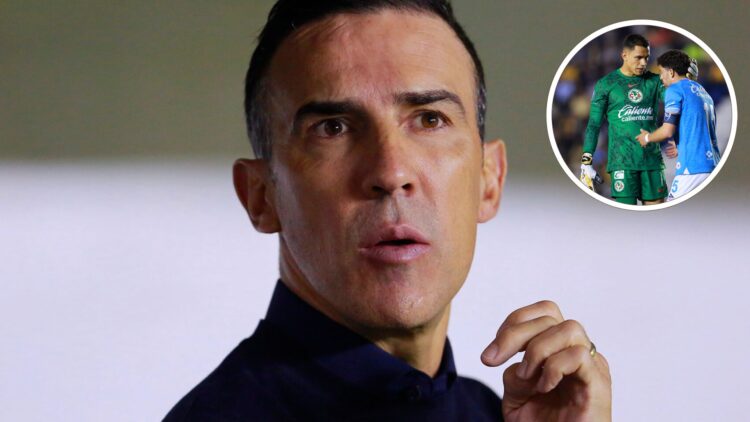 Vicente Sanchez head coach of Cruz Azul looks on during the 2025 Concacaf Champions Cup match between America and Cruz Azul at Estadio Ciudad de lo...