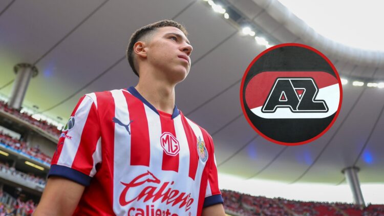 Mateo Chávez, jugador de Chivas, y el escudo del AZ Alkmaar