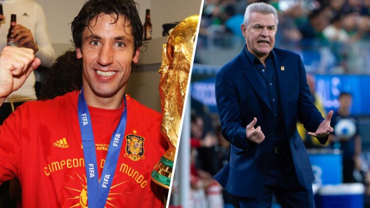 Joan Capdevila con el trofeo de la Copa del Mundo de 2010 / Javier Aguirre dirigiendo a la Selección Mexicana
