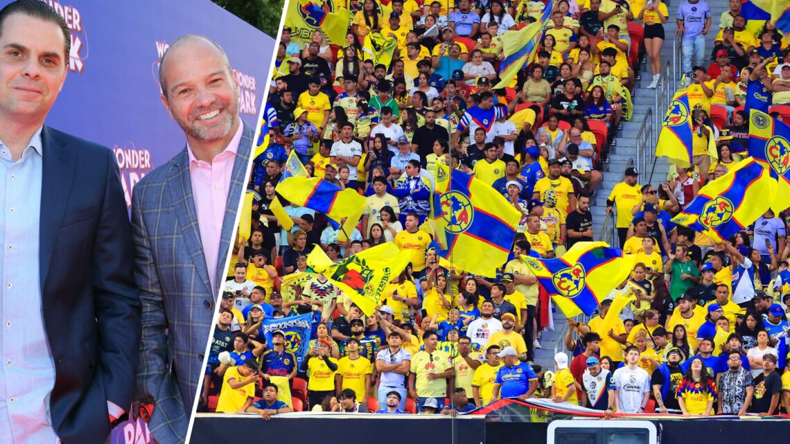 Izquierda: Christian Martinoli. Derecha: Aficionados del América