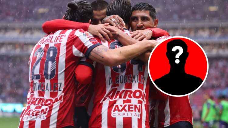 Futbolistas de Chivas, de la Liga MX, celebrando un gol. Entre ellos, Armando González.
