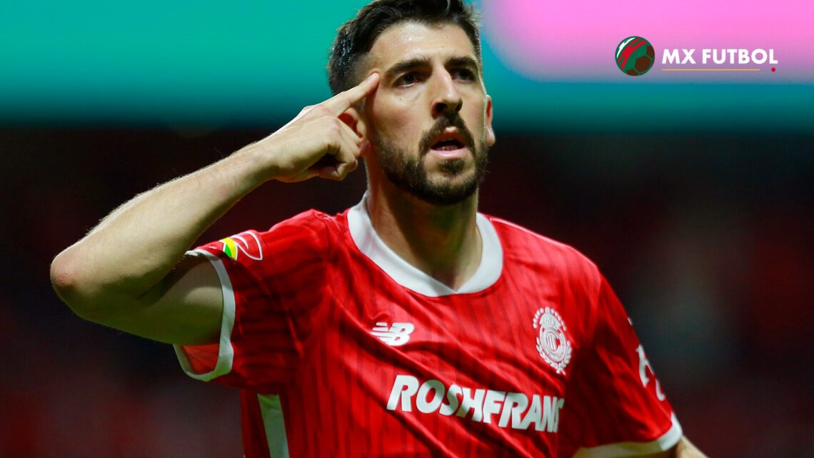 Paulinho celebra un gol con el Toluca en el Clausura 2025