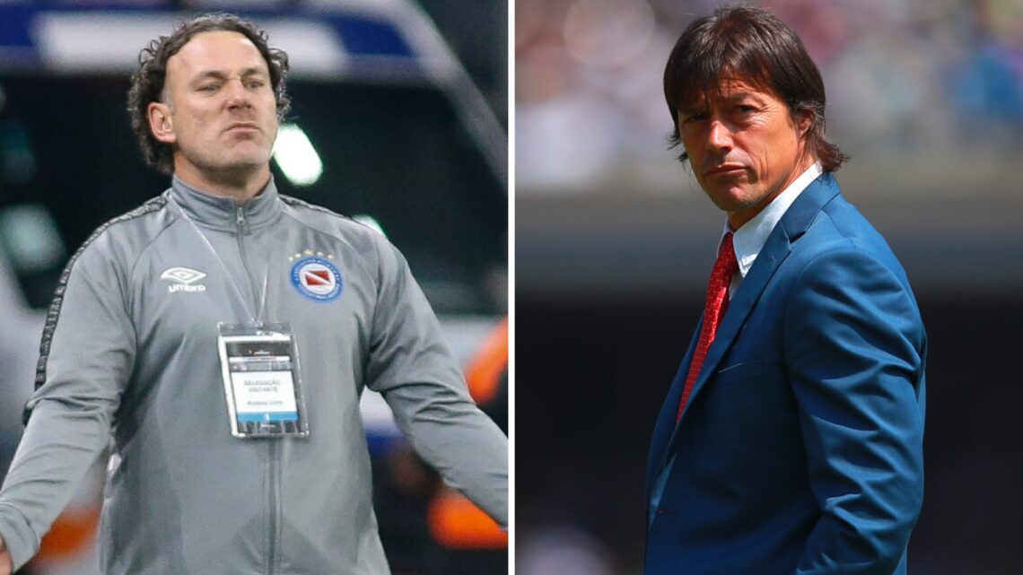 Gabriel Milito reclama en un partido con Argentinos Juniors / Matías Almeyda, resignado en un juego con Chivas