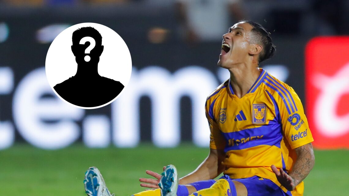 Uriel Antuna playing with Tigres