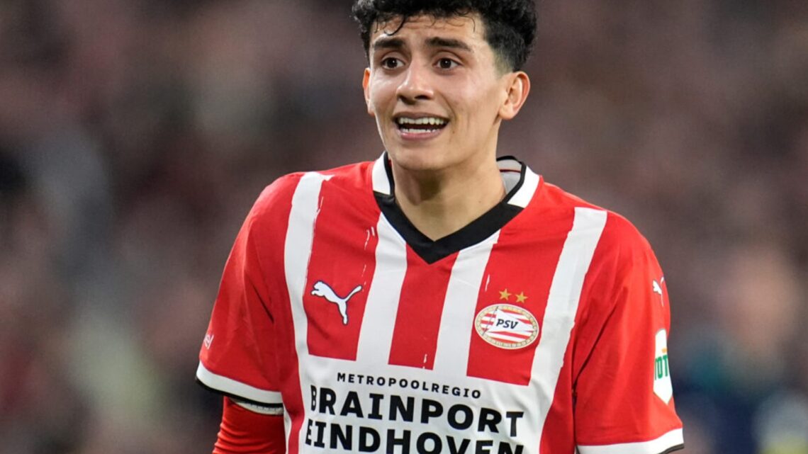 Richard Ledezma, futbolista del PSV Eindhoven que interesa a Chivas, de la Liga MX.
