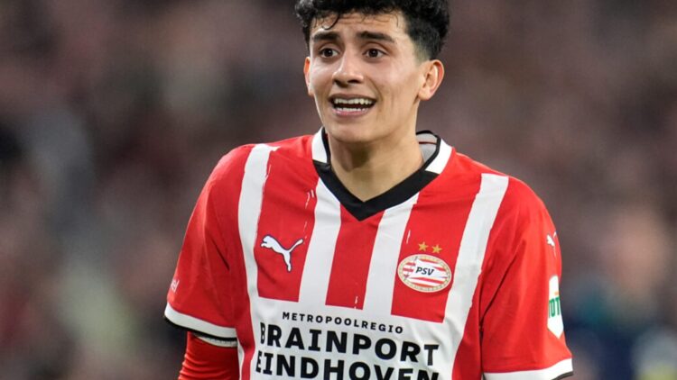 Richard Ledezma, futbolista del PSV Eindhoven que interesa a Chivas, de la Liga MX.