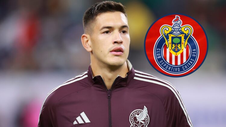 En la imagen principal, César Montes, futbolista mexicano del Lokomotiv de Moscú. En el círculo, el escudo de Chivas, equipo de la Liga MX.