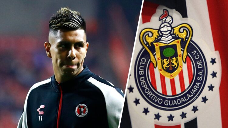 Efraín Álvarez, futbolista de Xolos Tijuana, y el escudo de Chivas, equipo de la Liga MX.