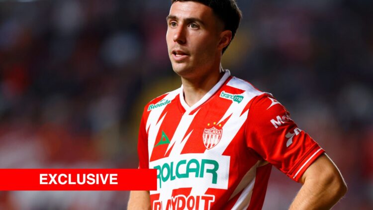 José Paradela playing for Necaxa